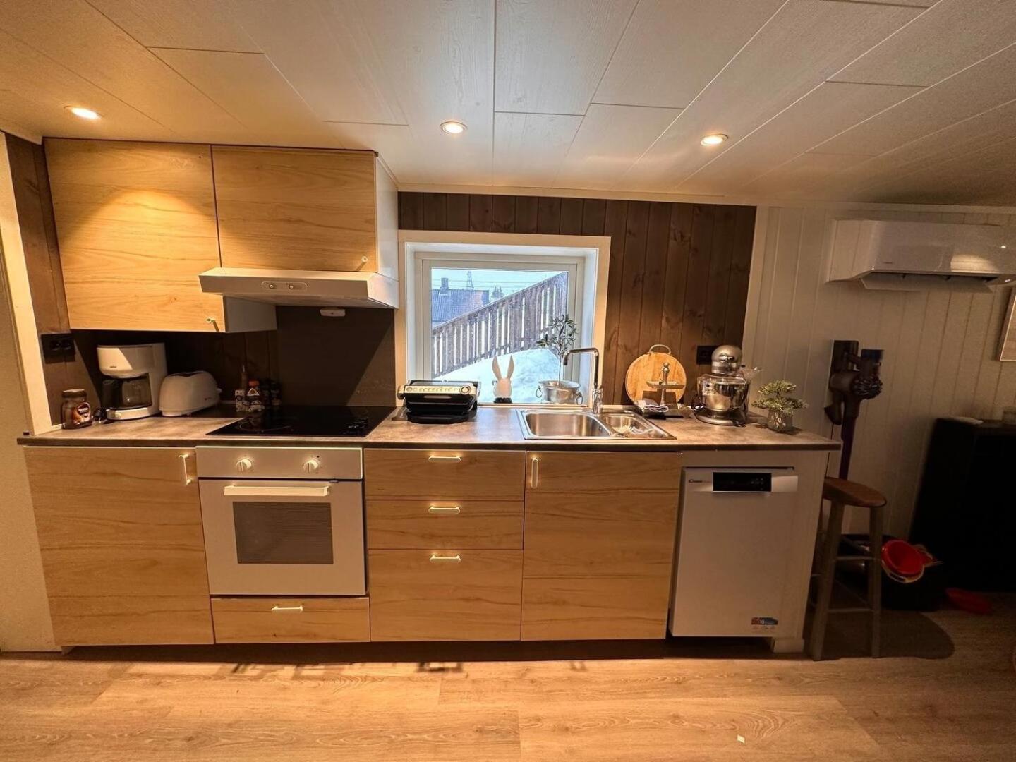 Kb Basement Apartment Sørvågen Zewnętrze zdjęcie